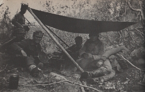 Joukkoja Korsan kylän lähellä